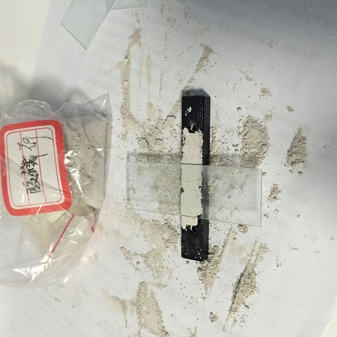 怎么測量粉末的接觸角？液滴是滴下來還是接下來的? 